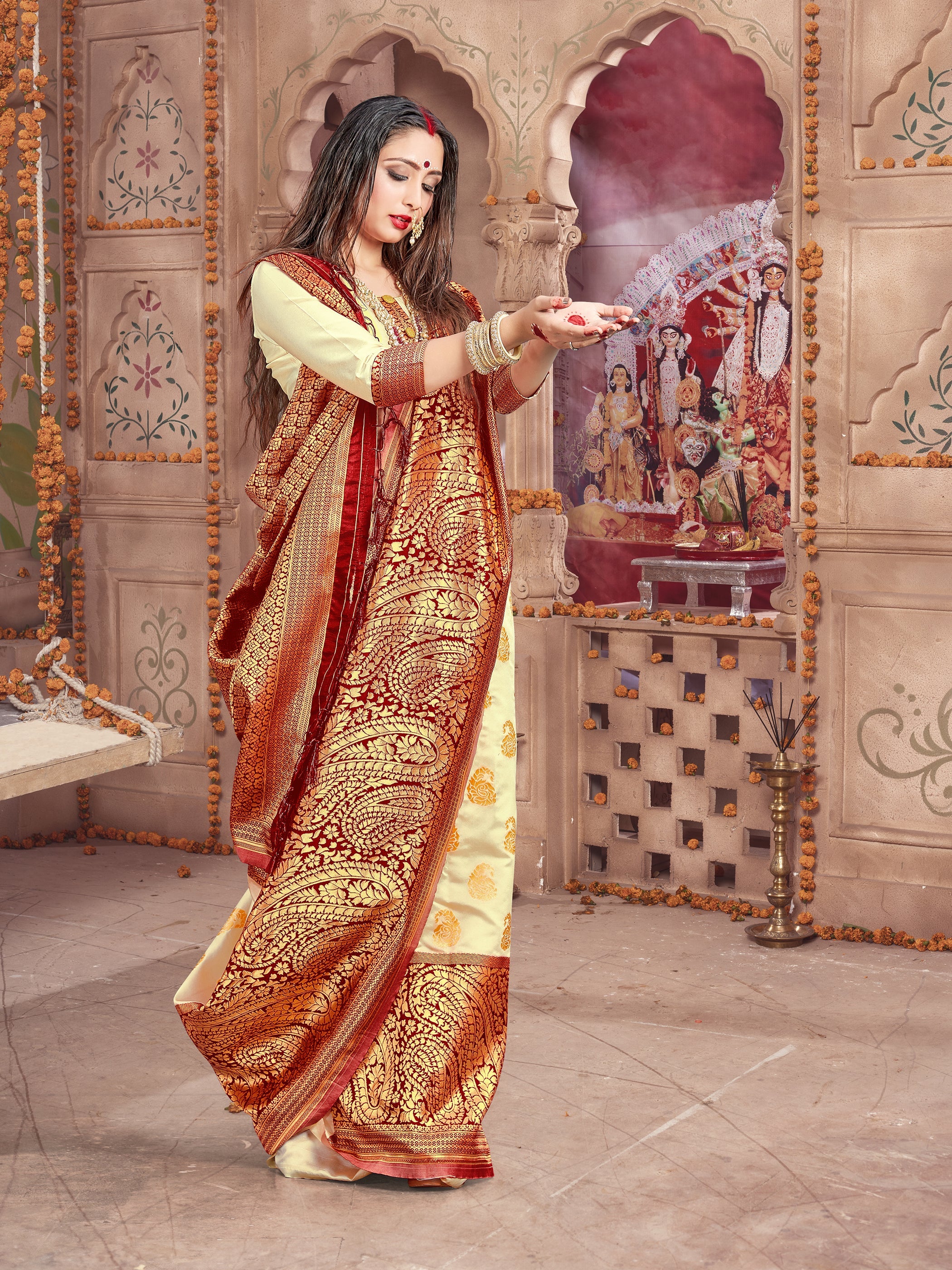 Chic Off White Banarasi Art Silk Woven Saree : Perfect for Weddings & Formal Events