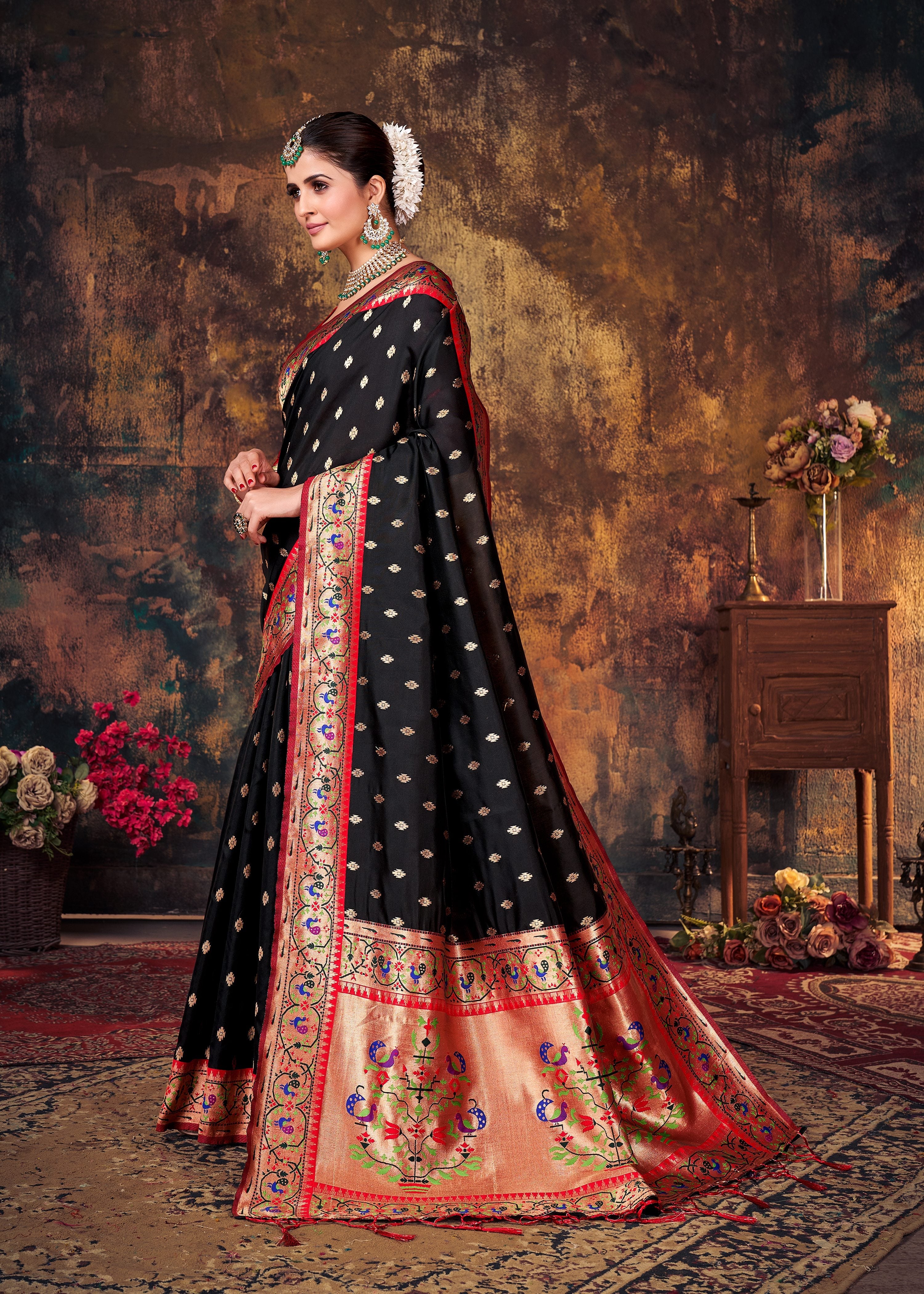 Elegant Black Art Silk Banarasi Saree: Intricate Design Perfect for Any Occasion