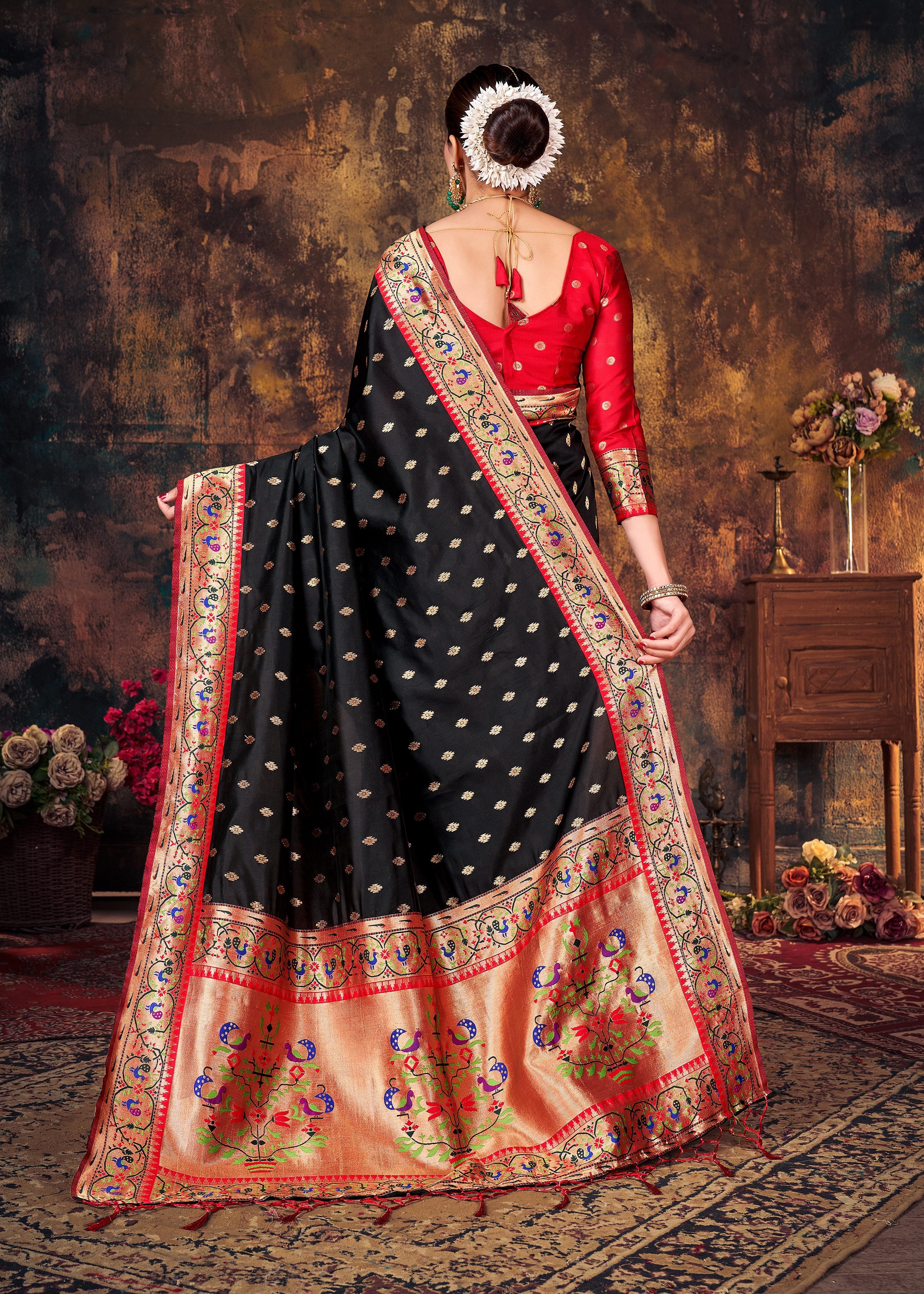 Elegant Black Art Silk Banarasi Saree: Intricate Design Perfect for Any Occasion