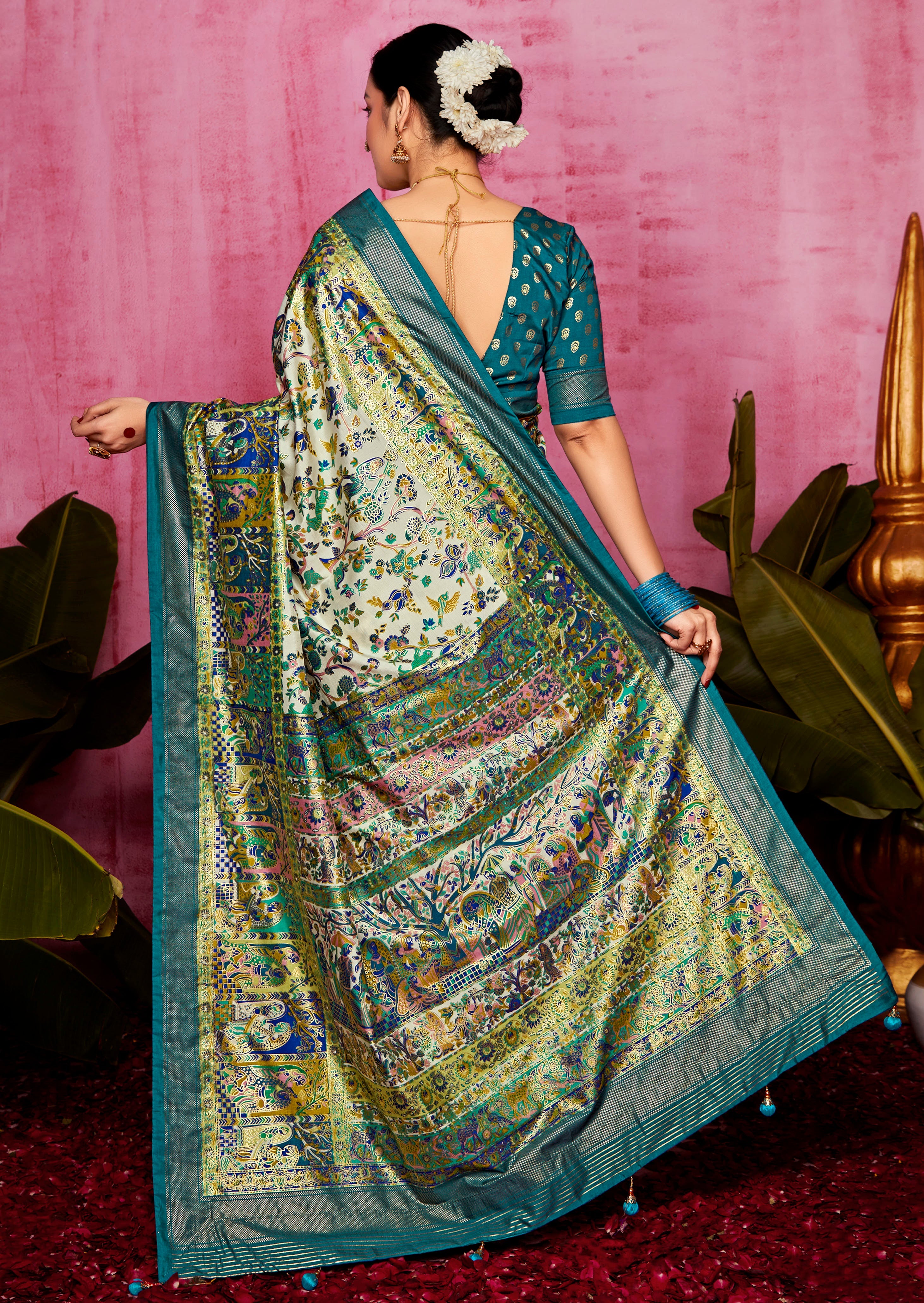 Shop Elegant Off White Tussar Silk Ethnic Motif Saree : Tradition Meets Modernity in Premium Fabric